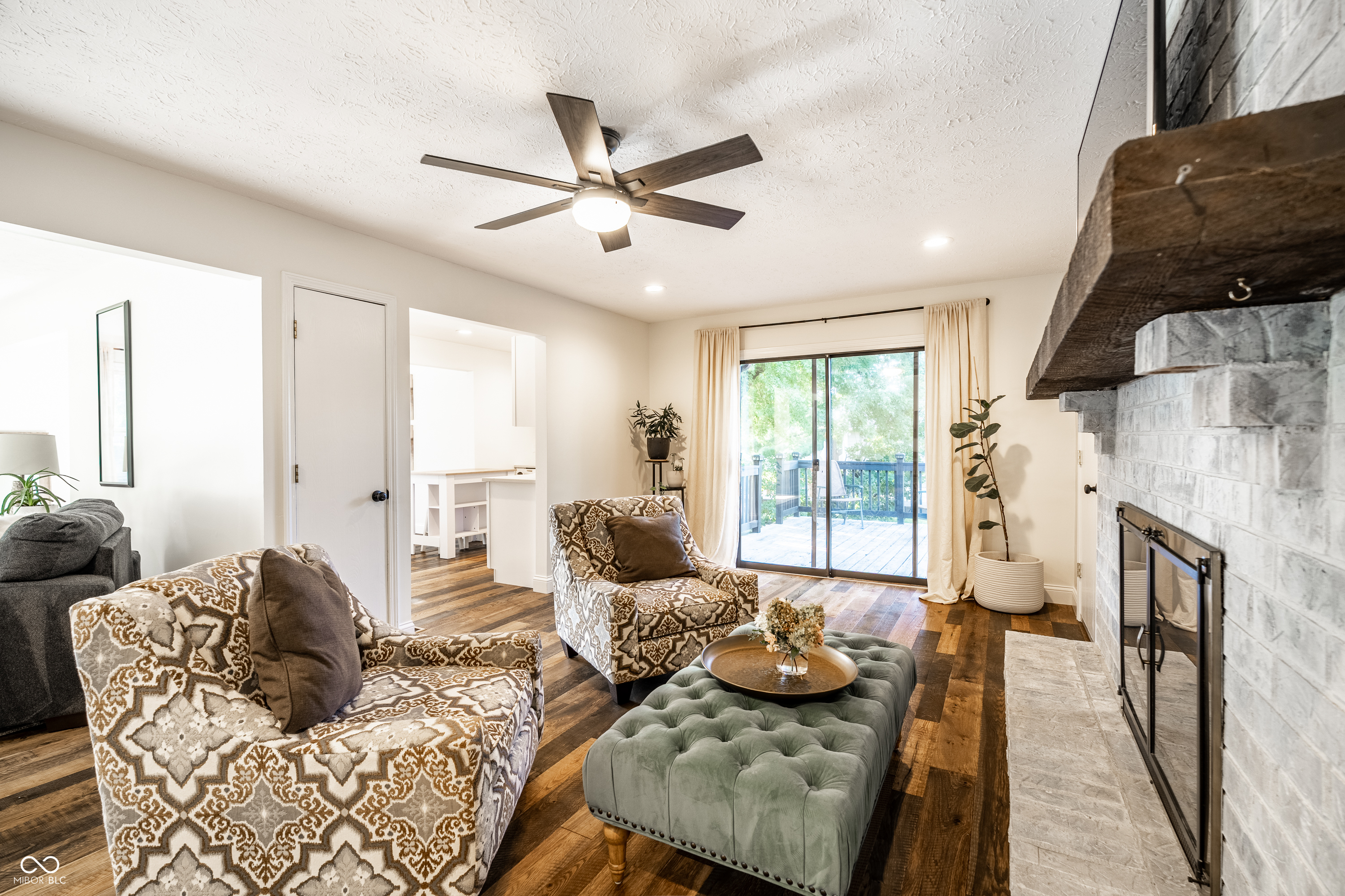 9669 Sycamore Road Carmel, IN 46032 - Photo 3 of 27 Gallery Image 3