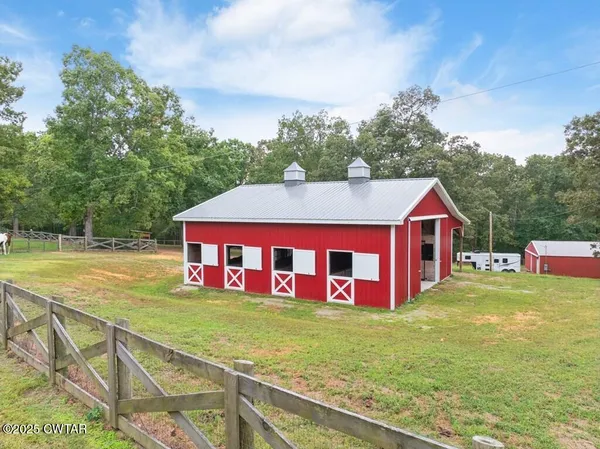 $879,900 | 255 Hartley Road, Camden, TN 38320