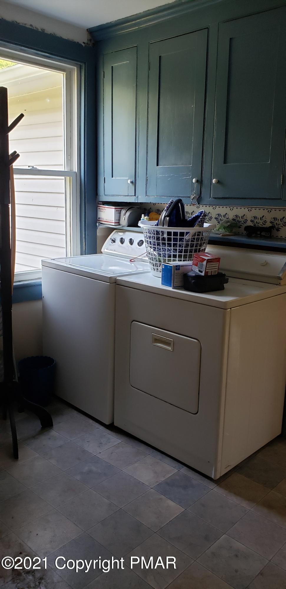 144 Merwinsburg Road Effort, PA 18330 - Photo 23 of 51 a room with cabinets and window