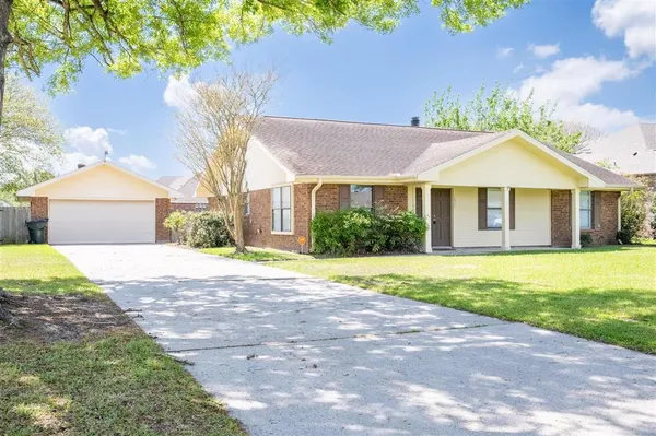 $2,200 | 1317 Waverly Street, Lake Charles, LA 70605