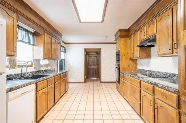 $2,200 | 1317 Waverly Street, Lake Charles, LA 70605