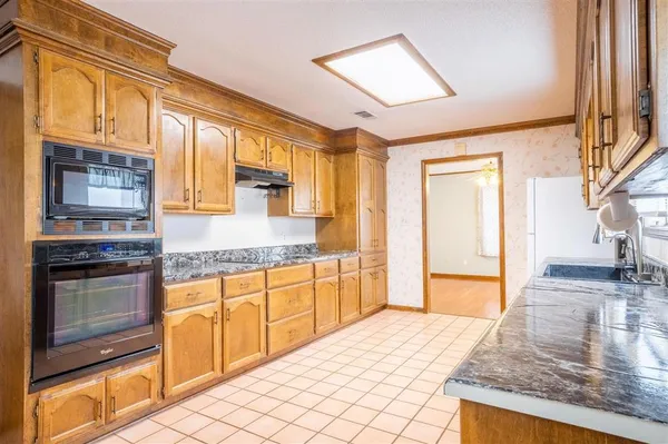 $2,200 | 1317 Waverly Street, Lake Charles, LA 70605