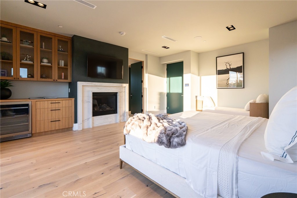 5131 Strohm Avenue Toluca Lake, CA 91601 - Photo 39 of 67 a bedroom with a bed and a television