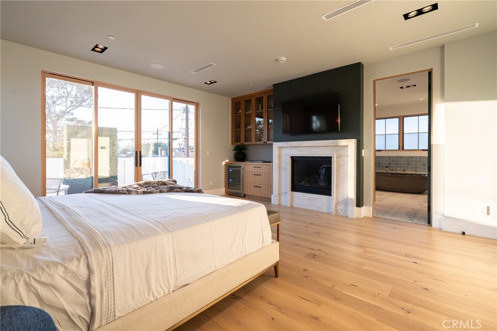 5131 Strohm Avenue Toluca Lake, CA 91601 - Photo 42 of 67 a spacious bedroom with a large bed and a flat screen tv