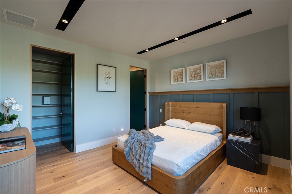 5131 Strohm Avenue Toluca Lake, CA 91601 - Photo 51 of 67 a bedroom with a large bed and a potted plant