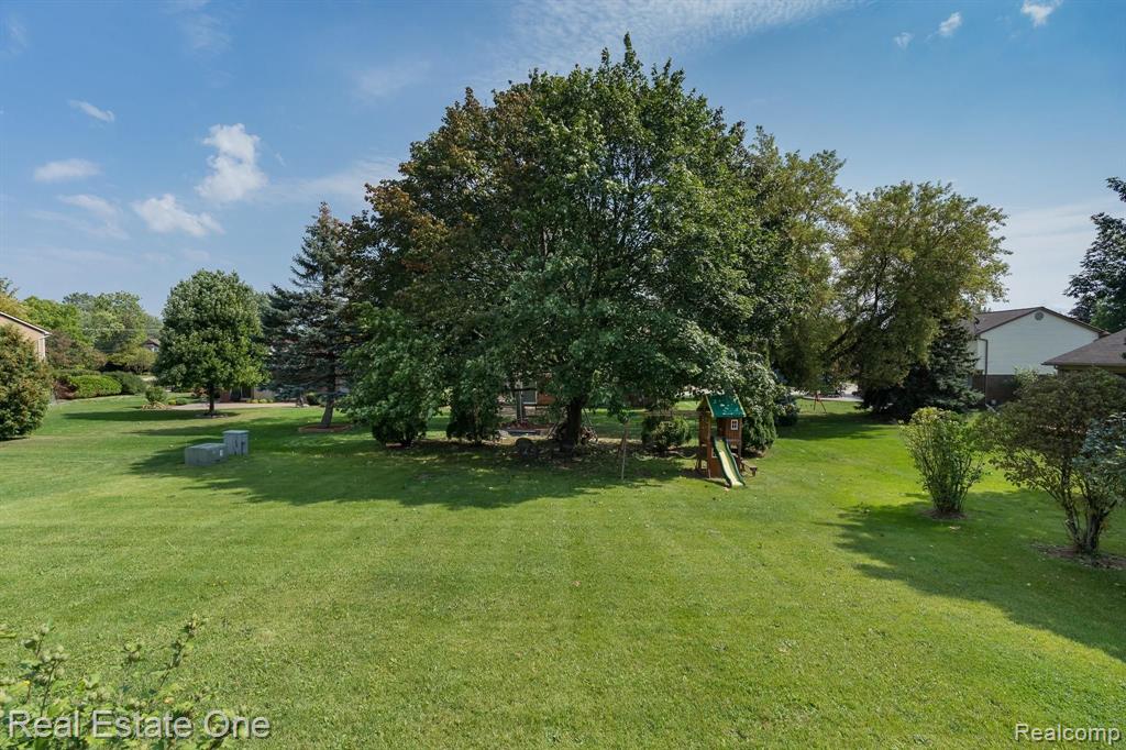 2033 Avonstoke Road Rochester Hills, MI 48307 - Photo 30 of 30