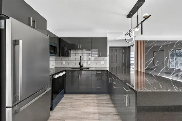 $3,000 | 2401 42nd Street South, St. Petersburg, FL 33711