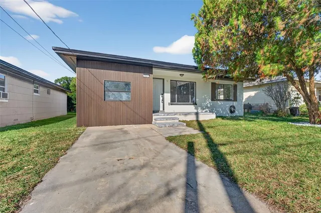 $3,000 | 2401 42nd Street South, St. Petersburg, FL 33711