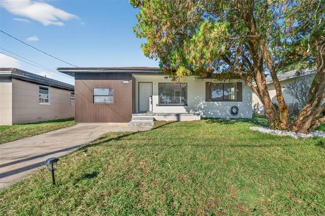 $3,000 | 2401 42nd Street South, St. Petersburg, FL 33711