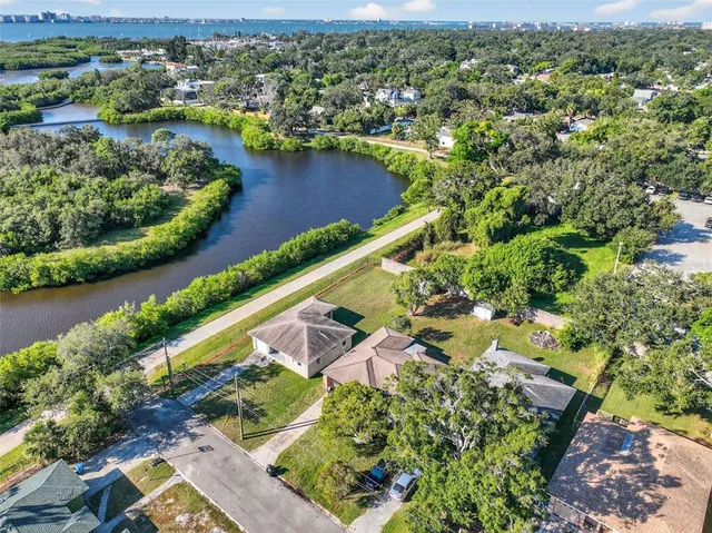 $3,000 | 2401 42nd Street South, St. Petersburg, FL 33711