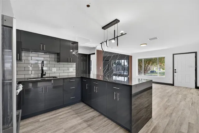 $3,000 | 2401 42nd Street South, St. Petersburg, FL 33711