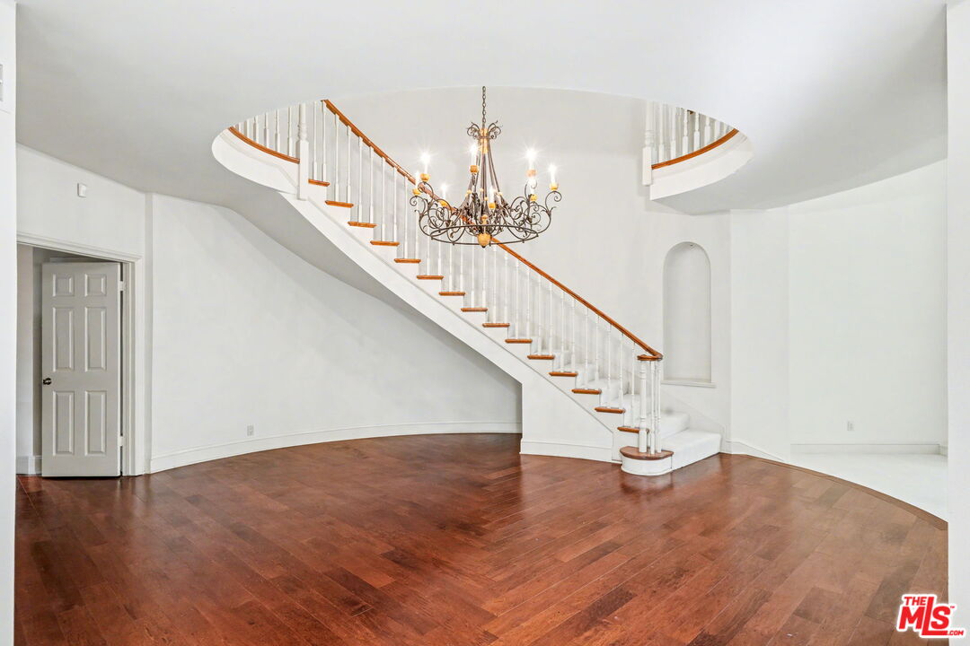 12386 Ridge Circle Los Angeles, CA 90049 - Photo 29 of 65
