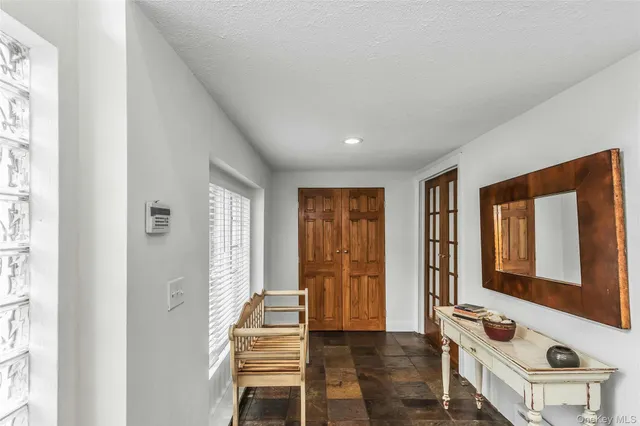 $1,088,888 | 29 Elmwood Court, Plainview, NY 11803