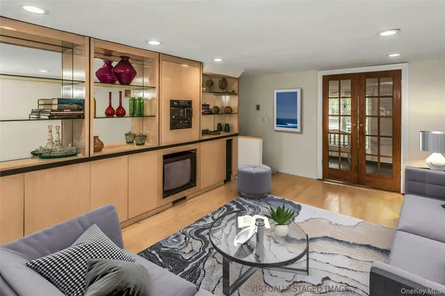 $1,088,888 | 29 Elmwood Court, Plainview, NY 11803