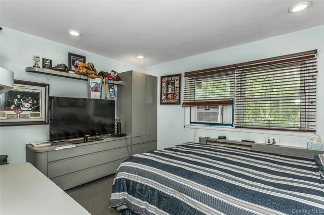 $1,088,888 | 29 Elmwood Court, Plainview, NY 11803