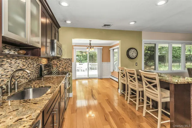 $1,088,888 | 29 Elmwood Court, Plainview, NY 11803