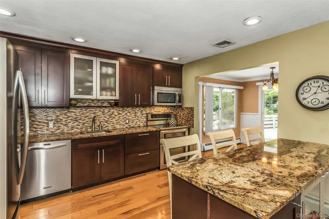 $1,088,888 | 29 Elmwood Court, Plainview, NY 11803