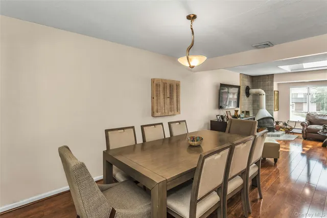 $1,088,888 | 29 Elmwood Court, Plainview, NY 11803