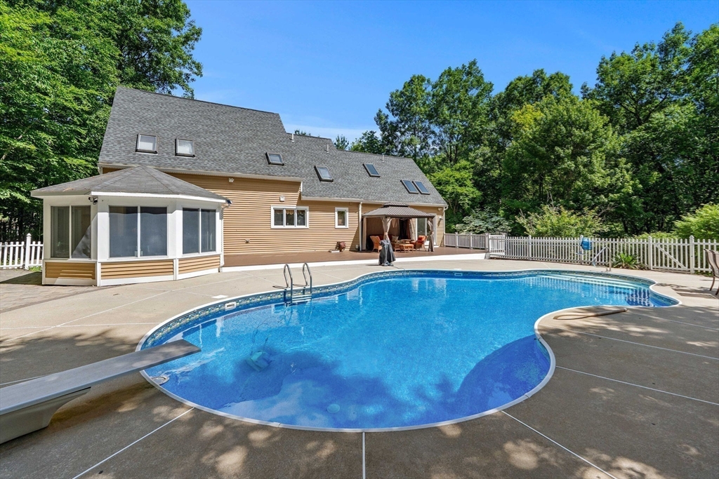 9 Abby Road Westford, MA 01886 - Photo 8 of 41