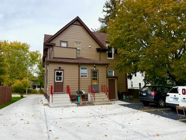$1,600 | 728 Dekalb Avenue, Unit 1, Sycamore, IL 60178