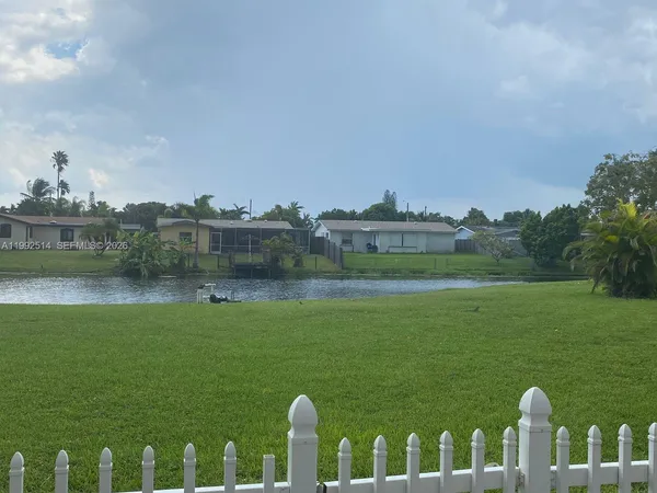 $1,600 | 8135 Sunrise Lakes Boulevard, Unit 308, Sunrise, FL 33322