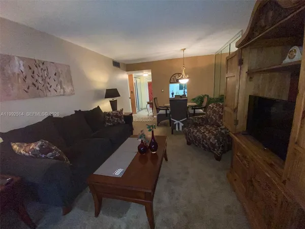 $1,600 | 8135 Sunrise Lakes Boulevard, Unit 308, Sunrise, FL 33322