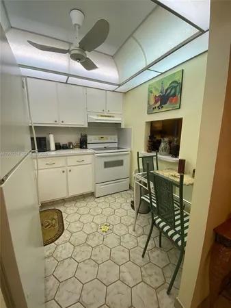 $1,600 | 8135 Sunrise Lakes Boulevard, Unit 308, Sunrise, FL 33322