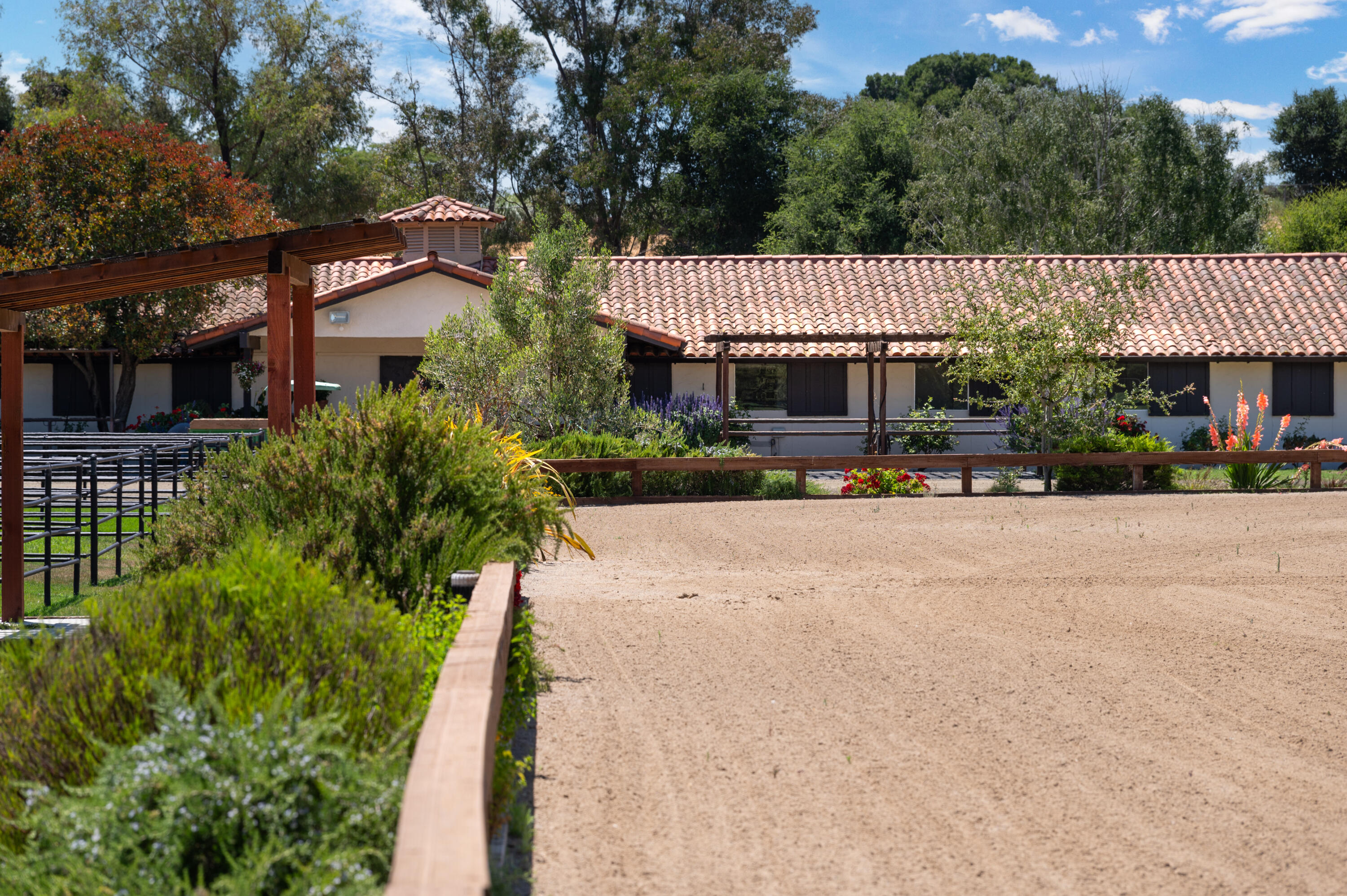 560 Ranch Road Solvang, CA 93463 - Photo 64 of 79 560_ranch_road_solvang_ca_ext-5