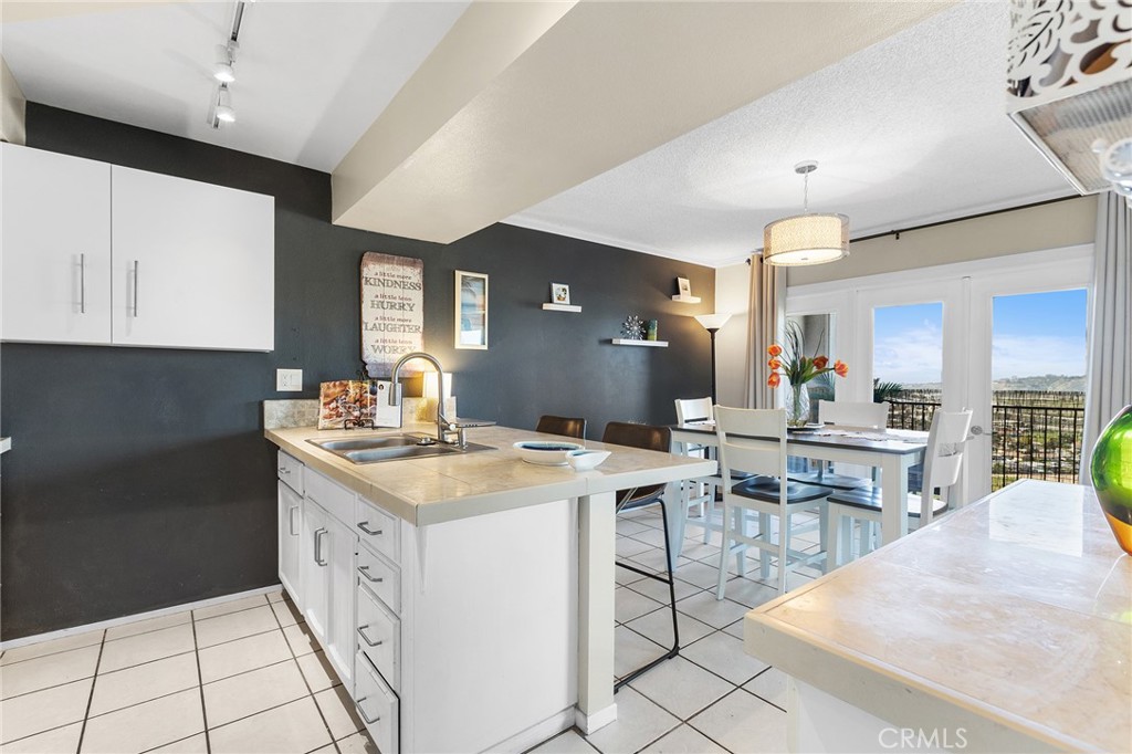 3606 Vista Rey, Unit 31 Oceanside, CA 92057 - Photo 14 of 50 Cooking with a view and natural lighting adds to your enjoyment