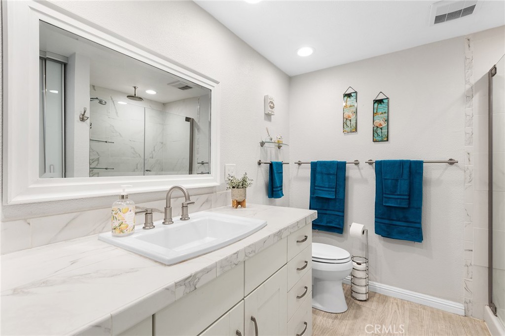 3606 Vista Rey, Unit 31 Oceanside, CA 92057 - Photo 20 of 50 Upgraded bath counter top and matching shower