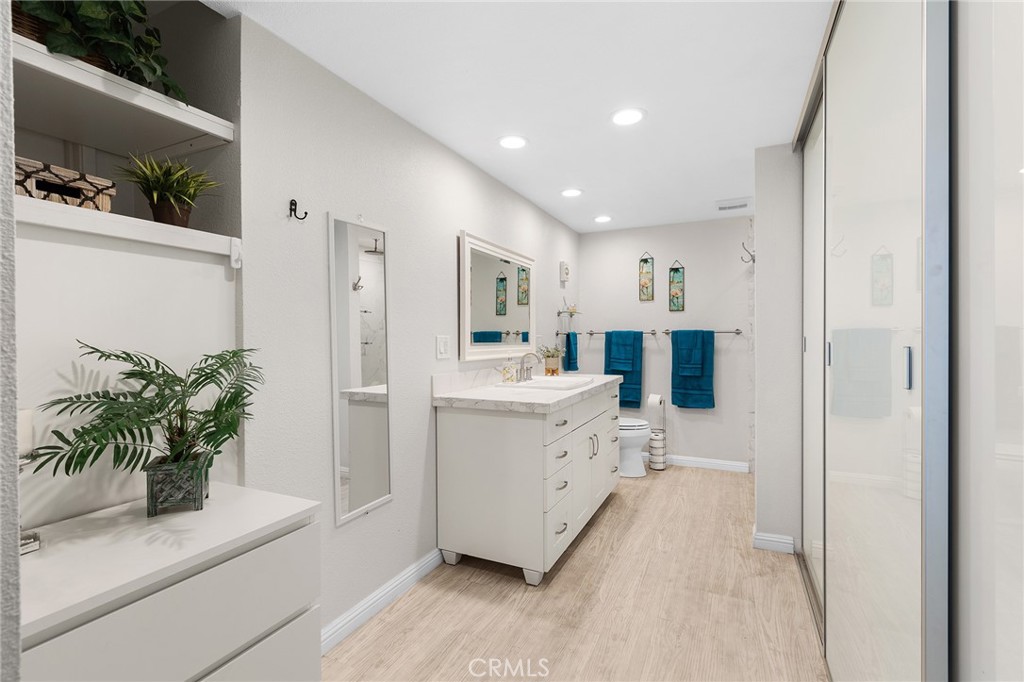 3606 Vista Rey, Unit 31 Oceanside, CA 92057 - Photo 21 of 50 Extra large main bathroom