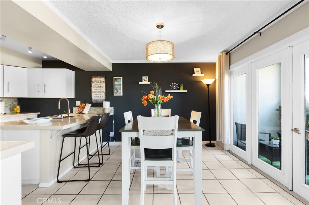 3606 Vista Rey, Unit 31 Oceanside, CA 92057 - Photo 5 of 50 Dining area with counter top bar