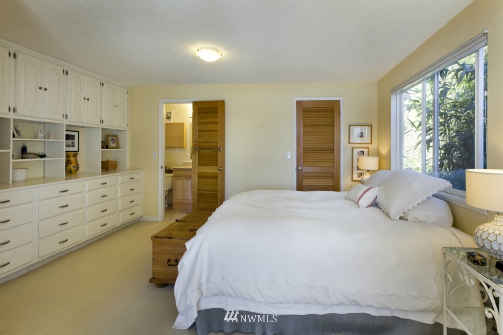 15609 Shanahan Road Southwest Vashon, WA 98070 - Photo 6 of 15 Gallery Image 6