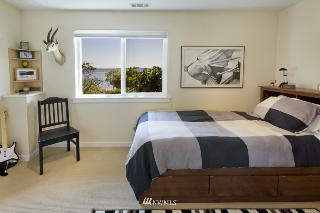 15609 Shanahan Road Southwest Vashon, WA 98070 - Photo 8 of 15 Gallery Image 8