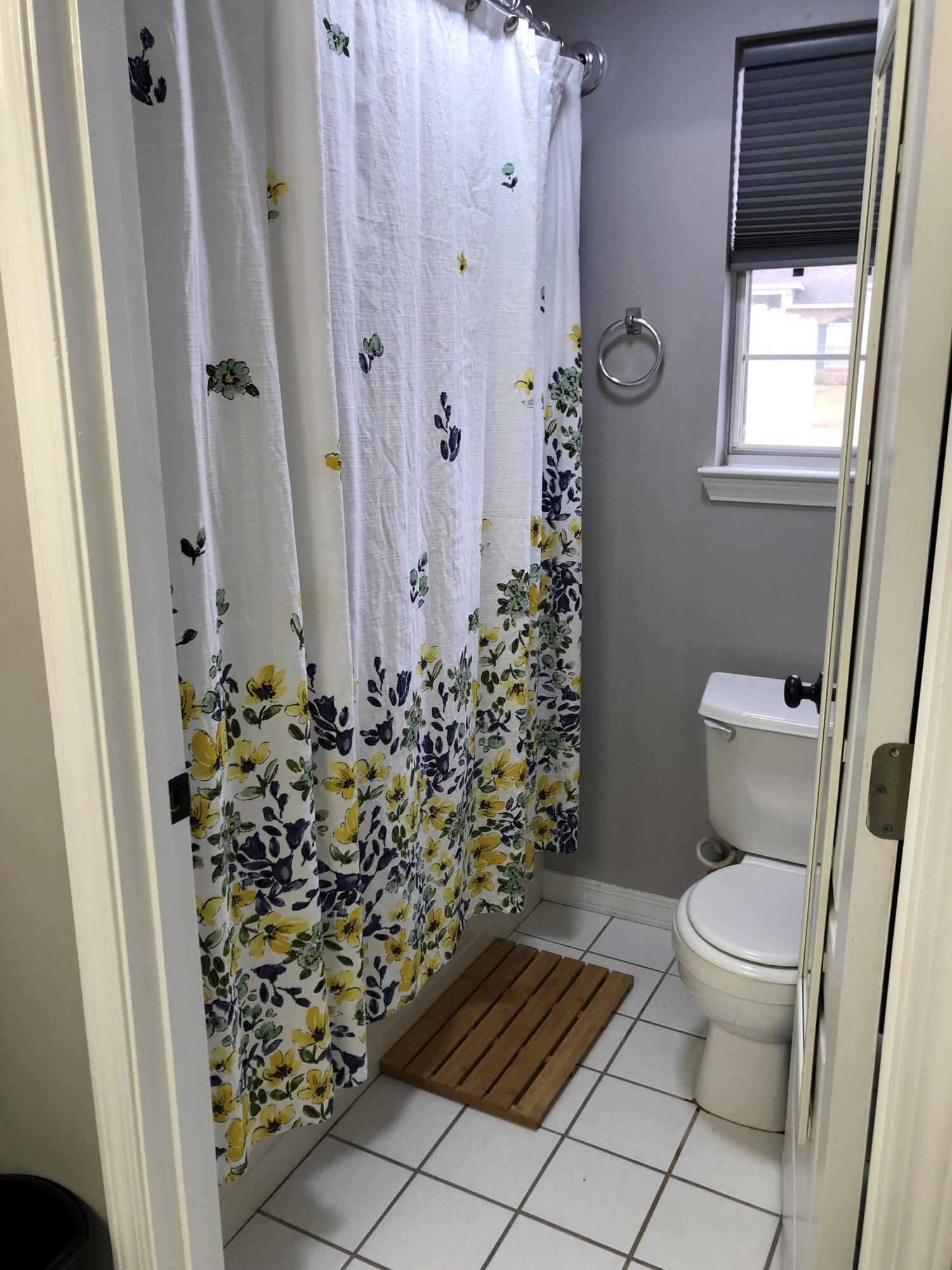 398 Riverchase Boulevard Crestview, FL 32536 - Photo 17 of 36 a bathroom with a toilet and shower curtain