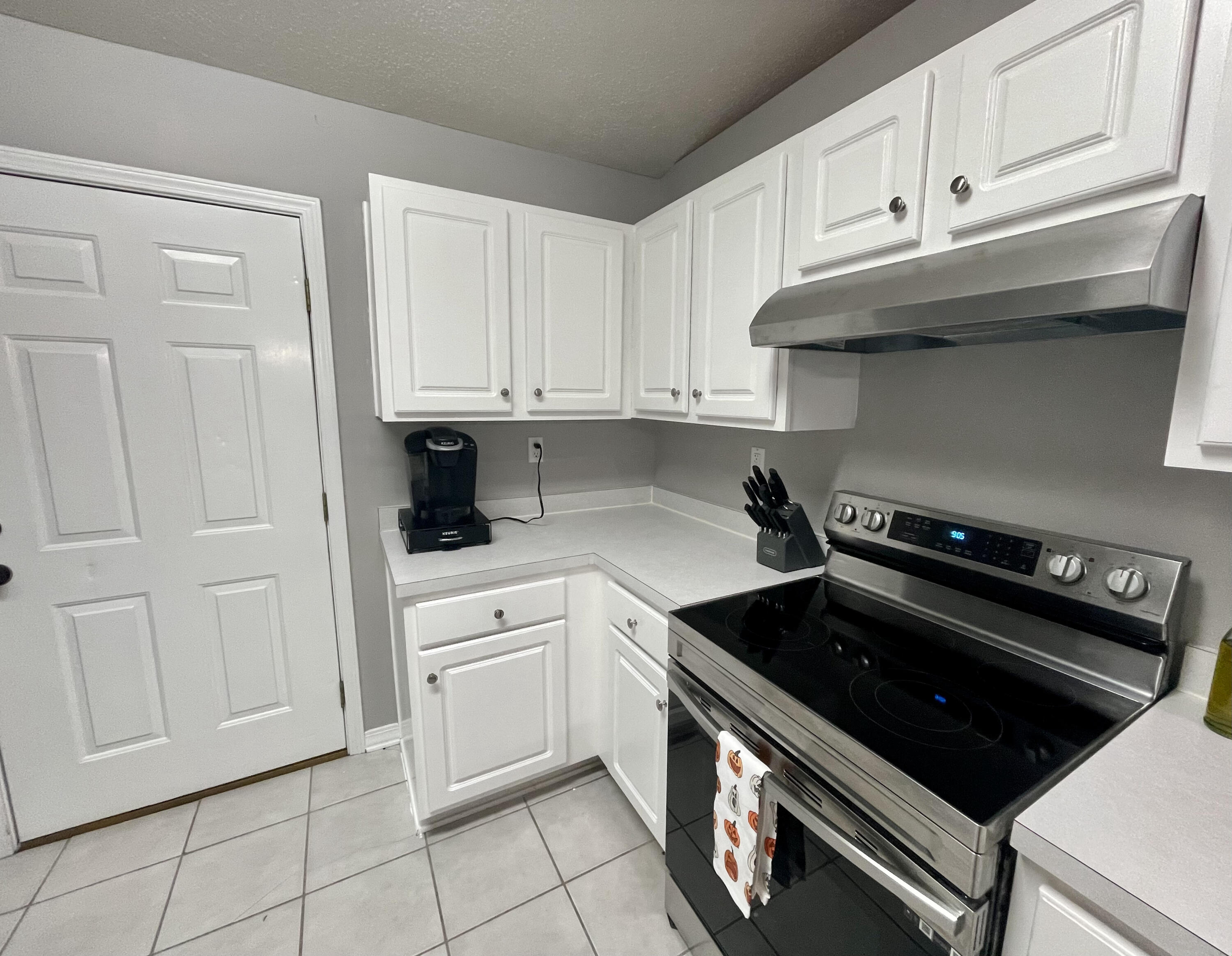 398 Riverchase Boulevard Crestview, FL 32536 - Photo 4 of 36 a kitchen with white cabinets and appliances