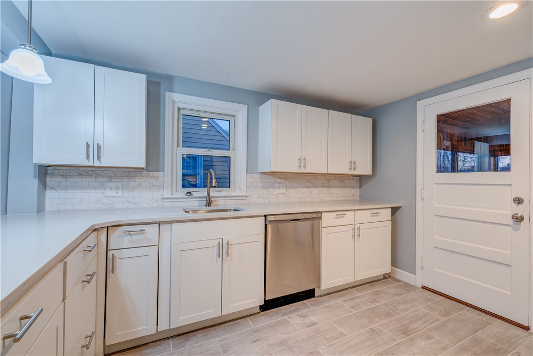 77 Laconia Road Cranston, RI 02920 - Photo 8 of 30 Gallery Image 8