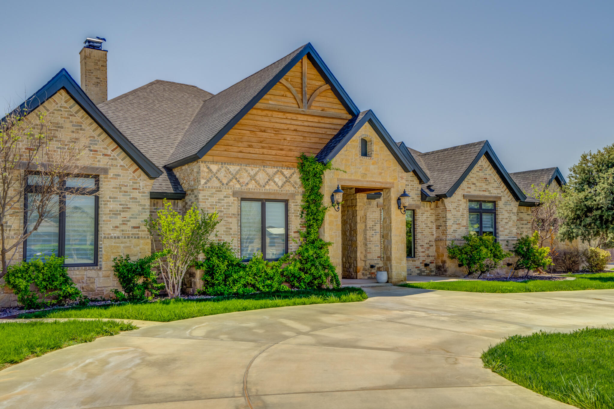 8917 County Road 6870 Lubbock, TX 79407 - Photo 3 of 53 a front view of a house with garden