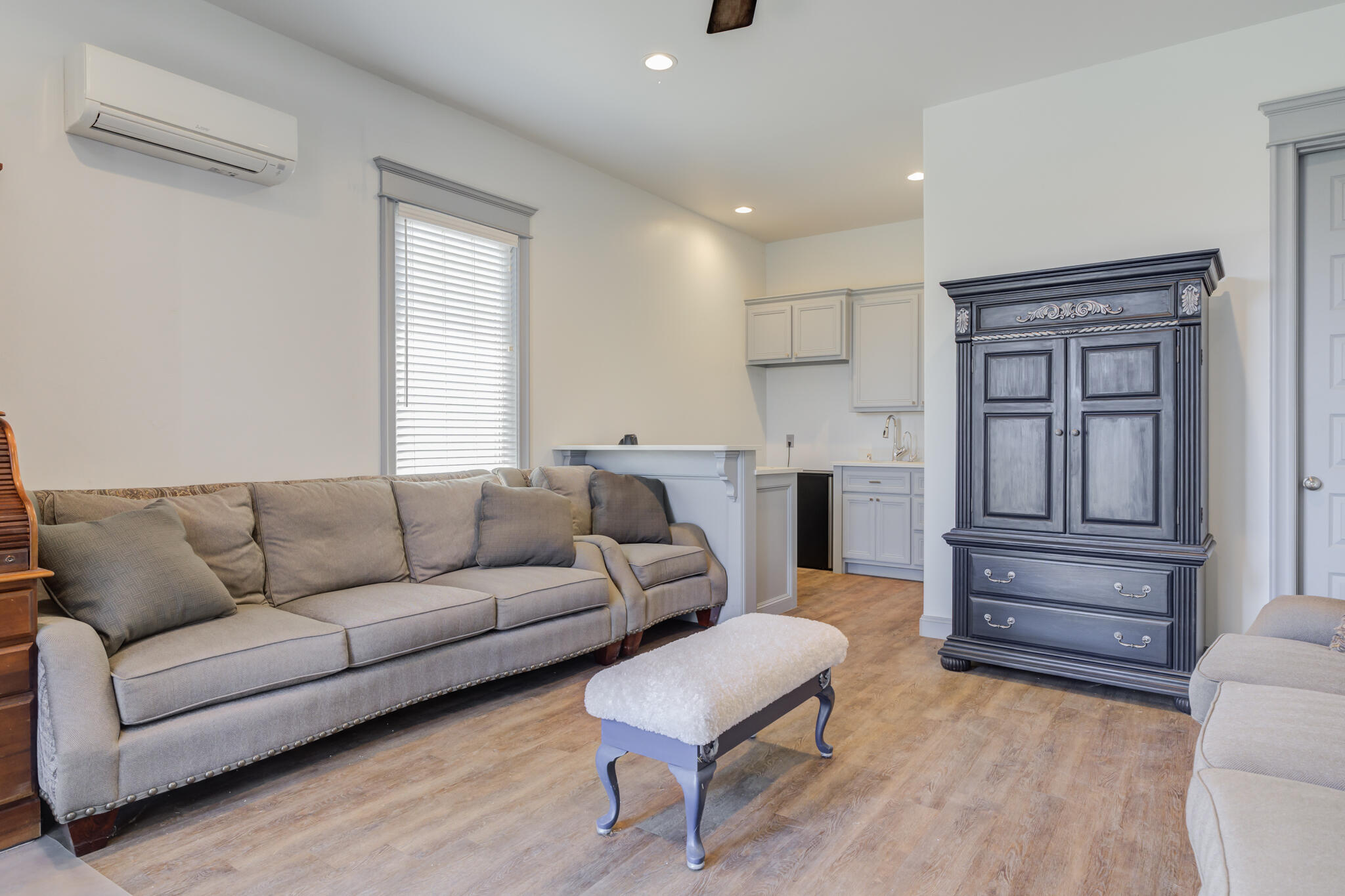 8917 County Road 6870 Lubbock, TX 79407 - Photo 46 of 53 a living room with furniture and a window