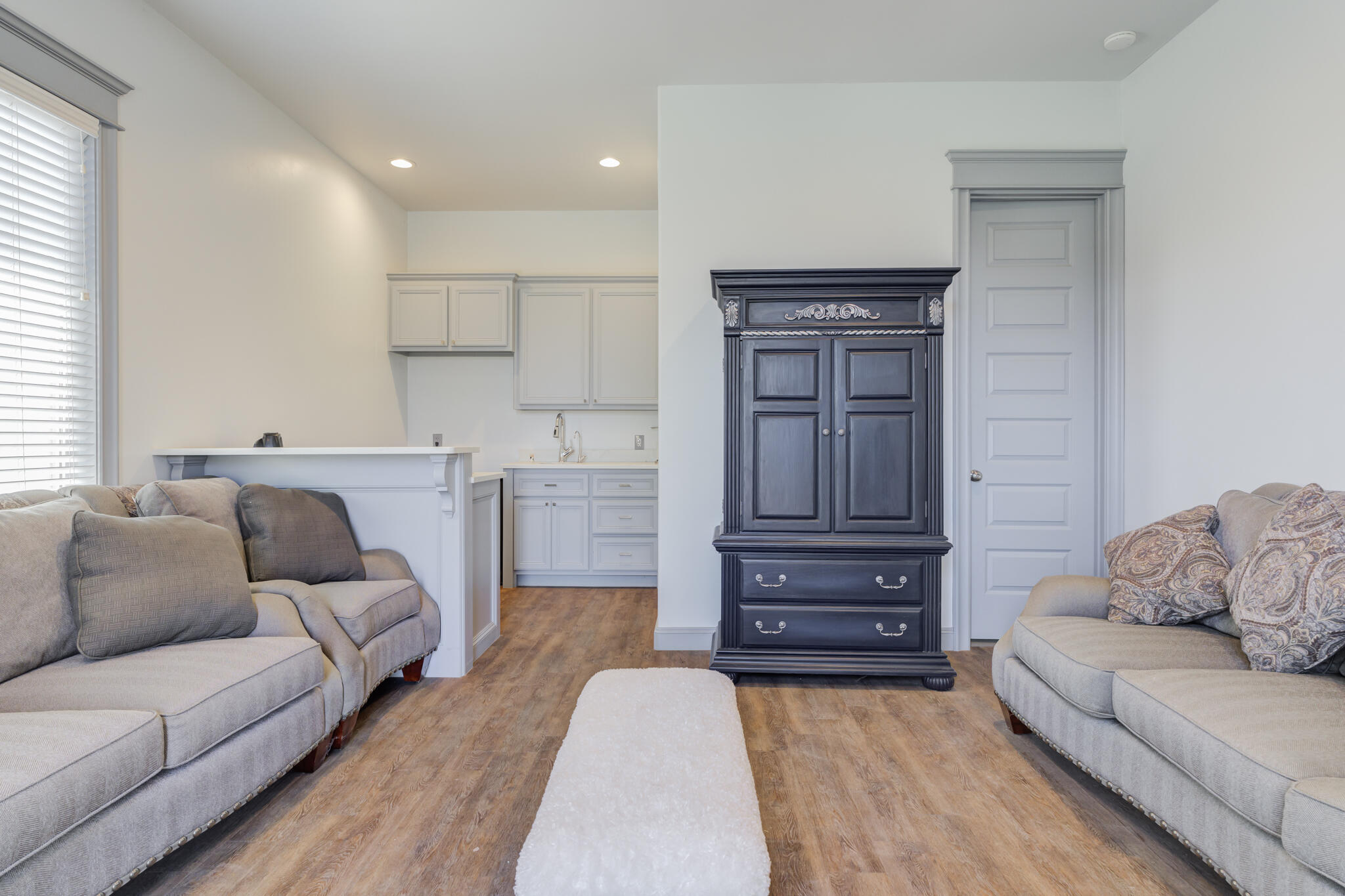 8917 County Road 6870 Lubbock, TX 79407 - Photo 47 of 53 a living room with furniture a couch and kitchen view