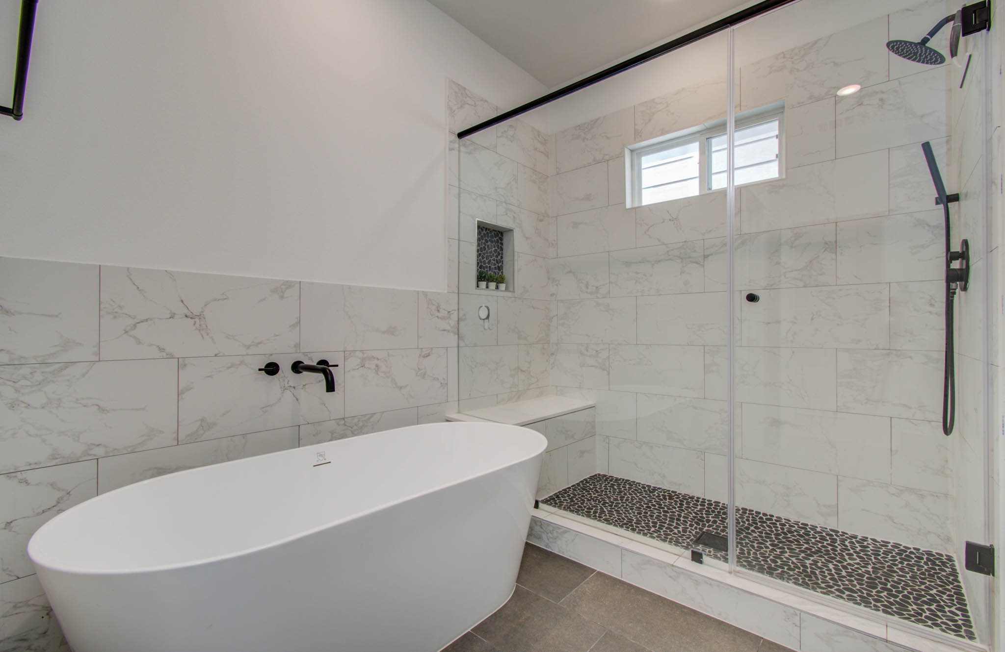 970 Highland Sound Lane Houston, TX 77091 - Photo 3 of 34