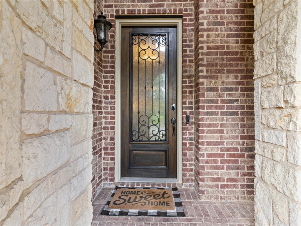 100 Griffith Court Euless, TX 76039 - Photo 4 of 40