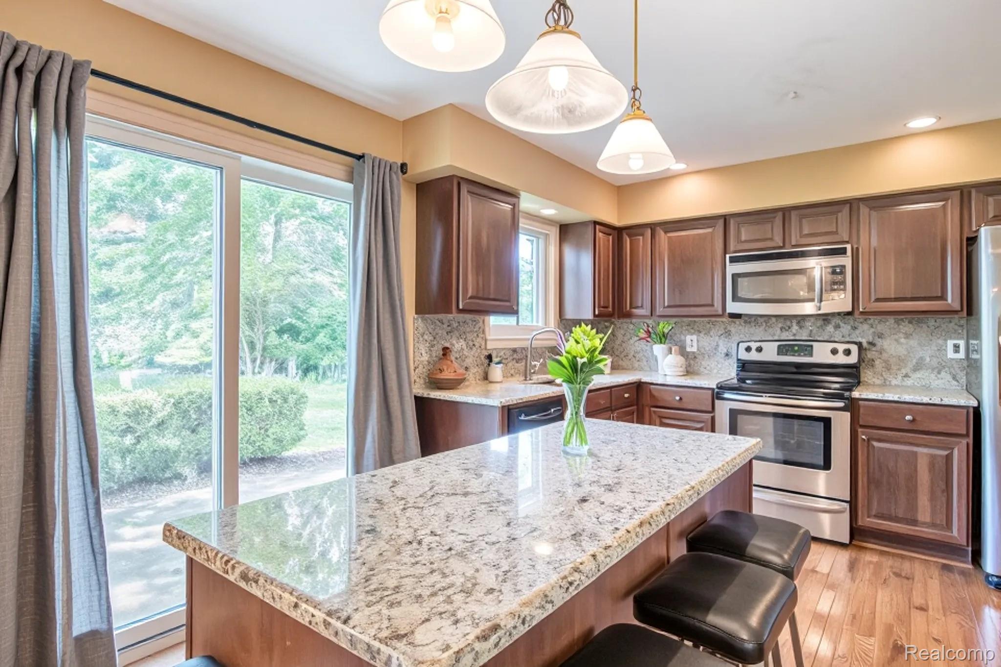 24475 Jamestowne Road Novi, MI 48375 - Photo 3 of 46 collov-ai_20250626111828_6py3o6.jpeg