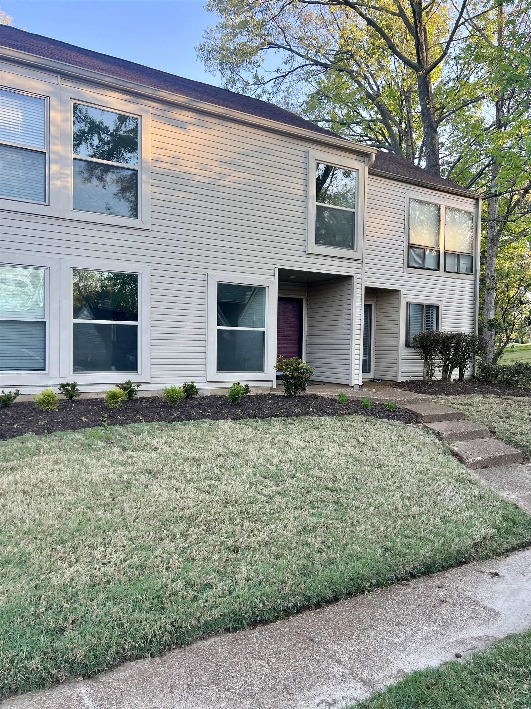 View of front of property featuring a front lawn