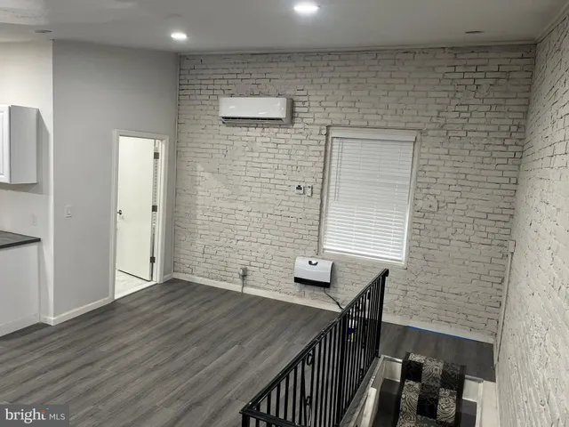 a view of livingroom with furniture