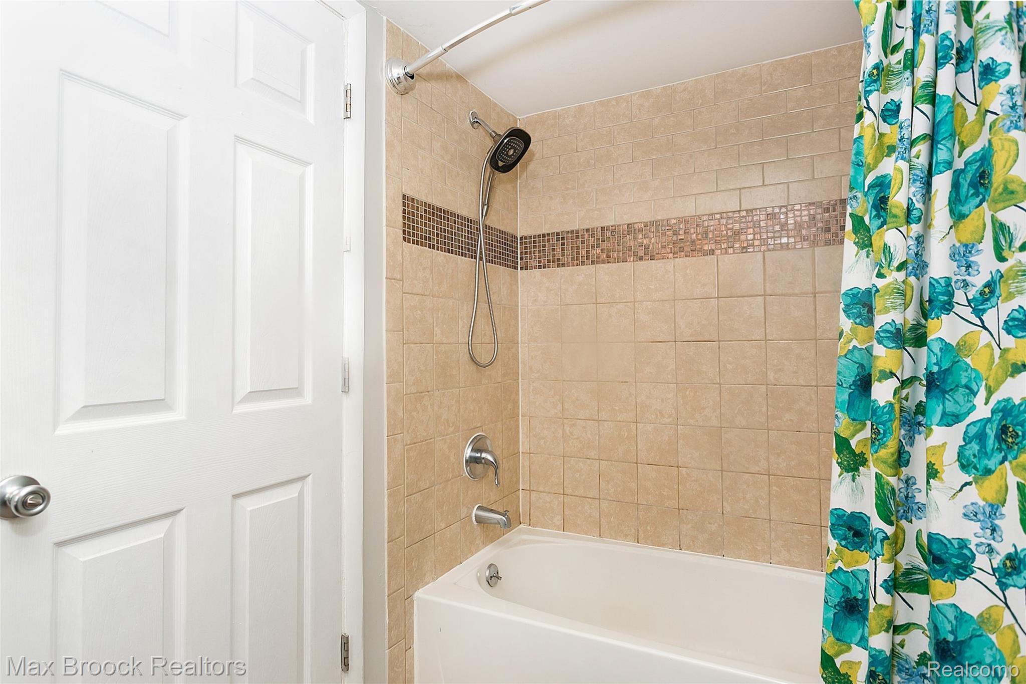 3718 Dearborn Avenue Rochester, MI 48309 - Photo 22 of 36 Dearborn-21.jpg