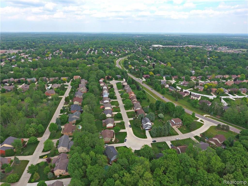 618 Shellbourne Drive Rochester Hills, MI 48309 - Photo 4 of 38