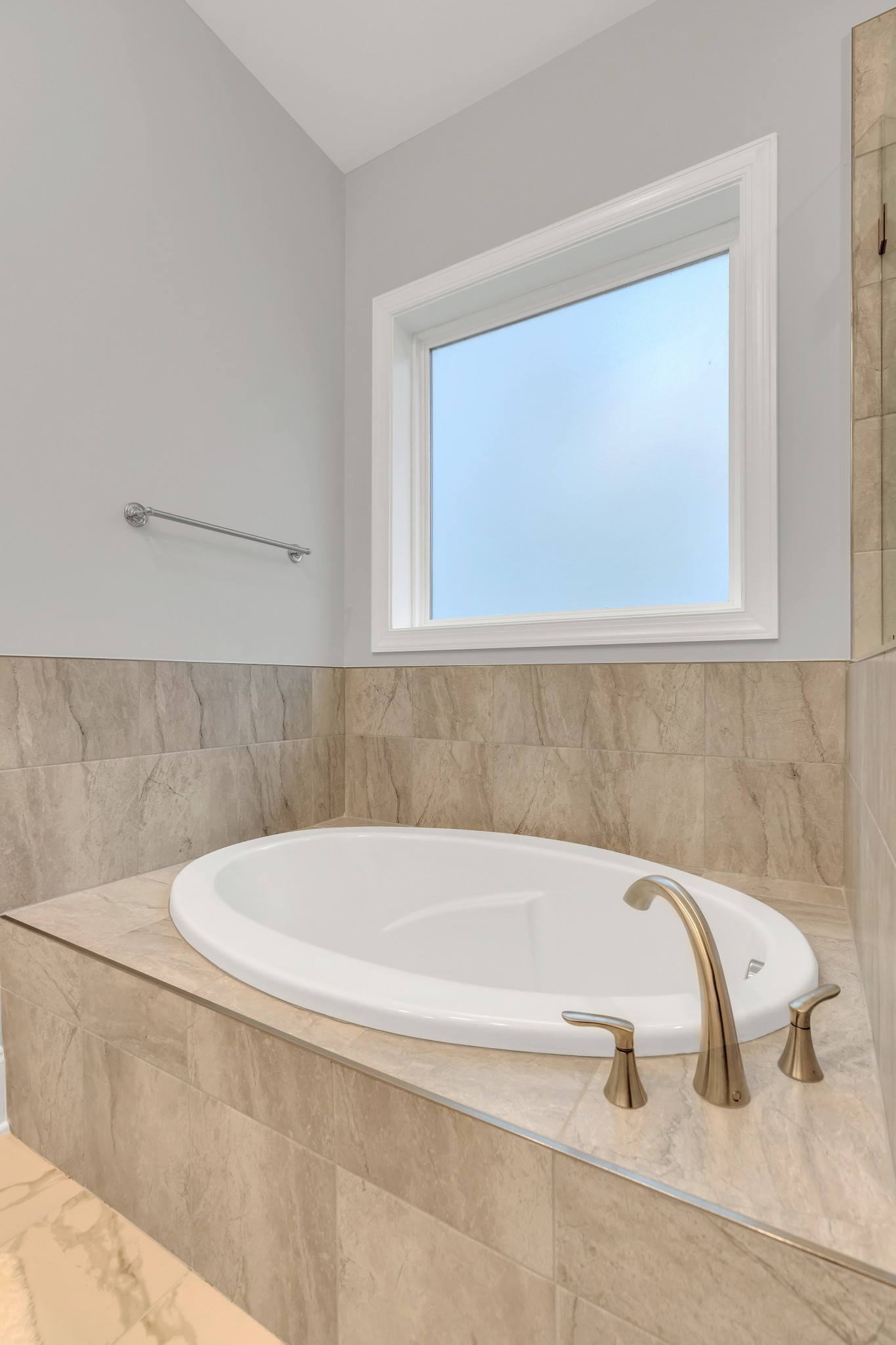 8040 Still Spg Rdg Drive Nashville, TN 37221 - Photo 17 of 38 a bathroom with a bathtub