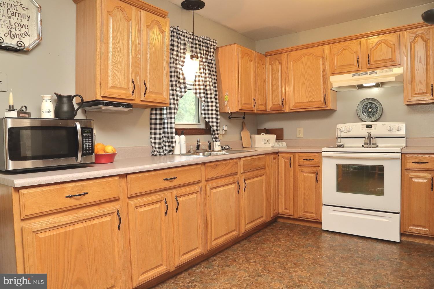 1065 South Cocalico Road Denver, PA 17517 - Photo 10 of 26 Gallery Image 10