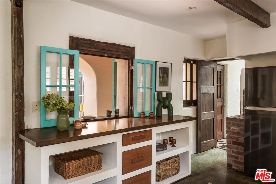 2414 4th Avenue Los Angeles, CA 90018 - Photo 11 of 39 Gallery Image 11